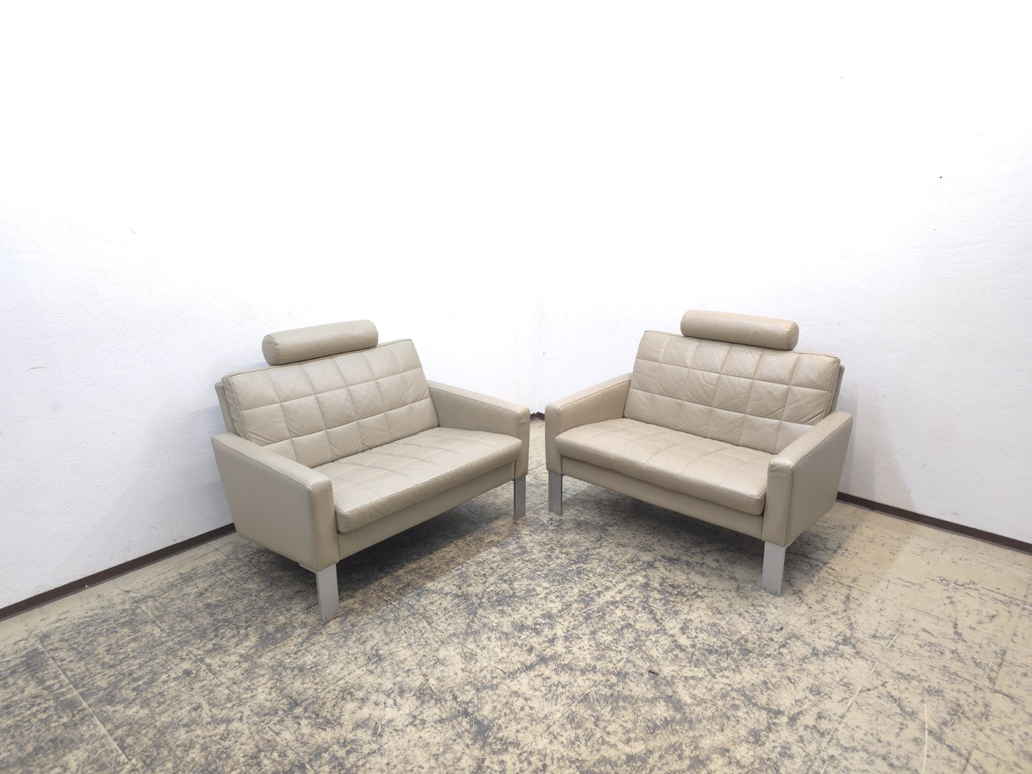 {{ product_title }} – {{ product_type }} von JS Furniture, Designer-Möbel gebraucht.