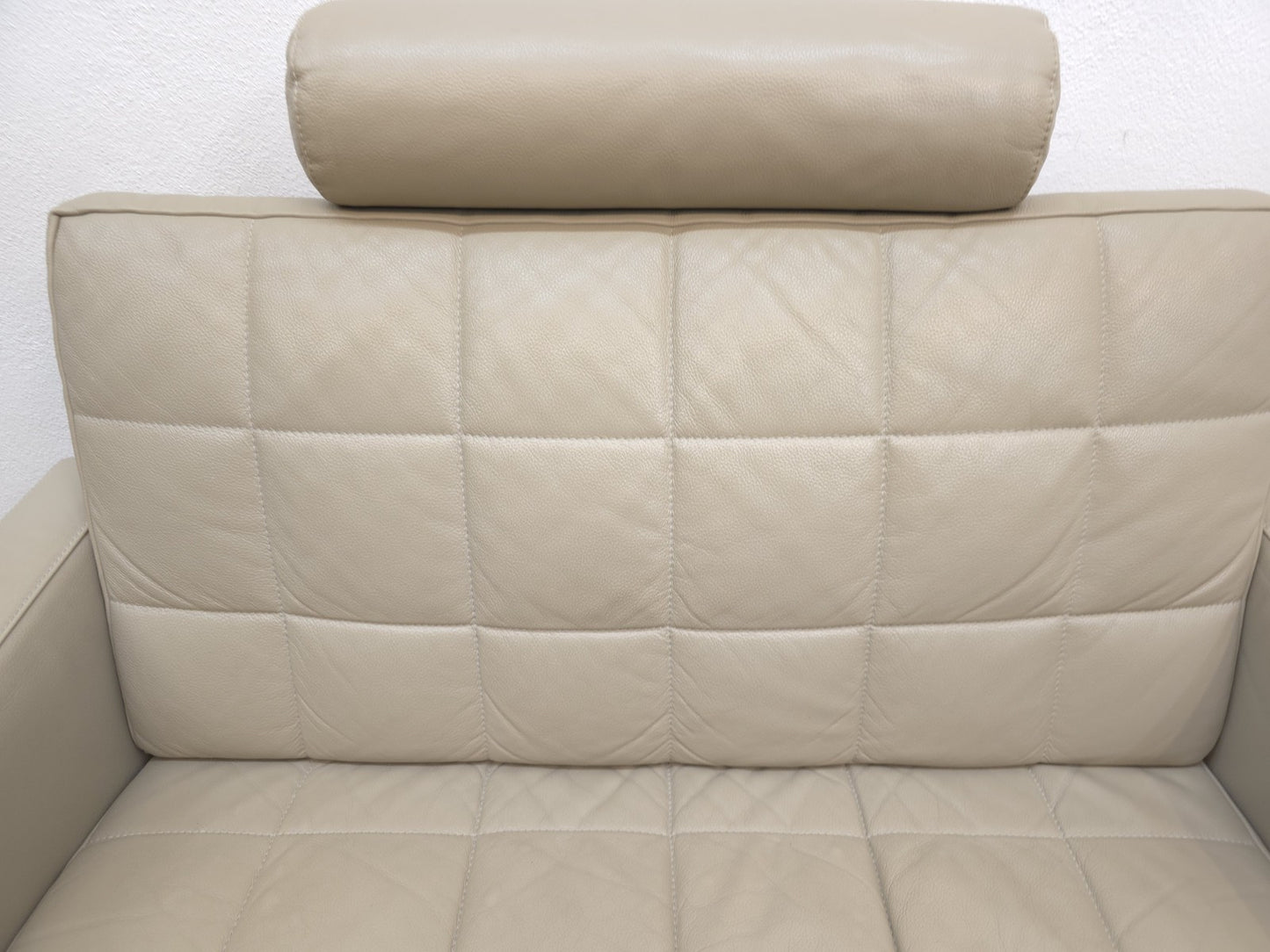 {{ product_title }} – {{ product_type }} von JS Furniture, Designer-Möbel gebraucht.