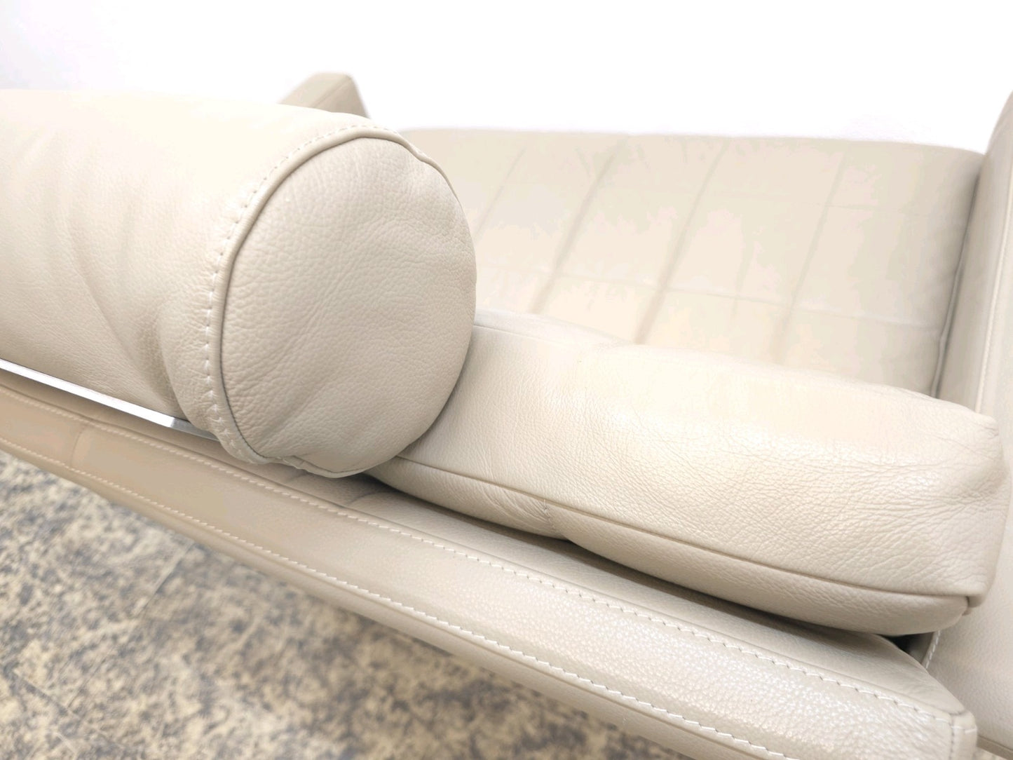 {{ product_title }} – {{ product_type }} von JS Furniture, Designer-Möbel gebraucht.