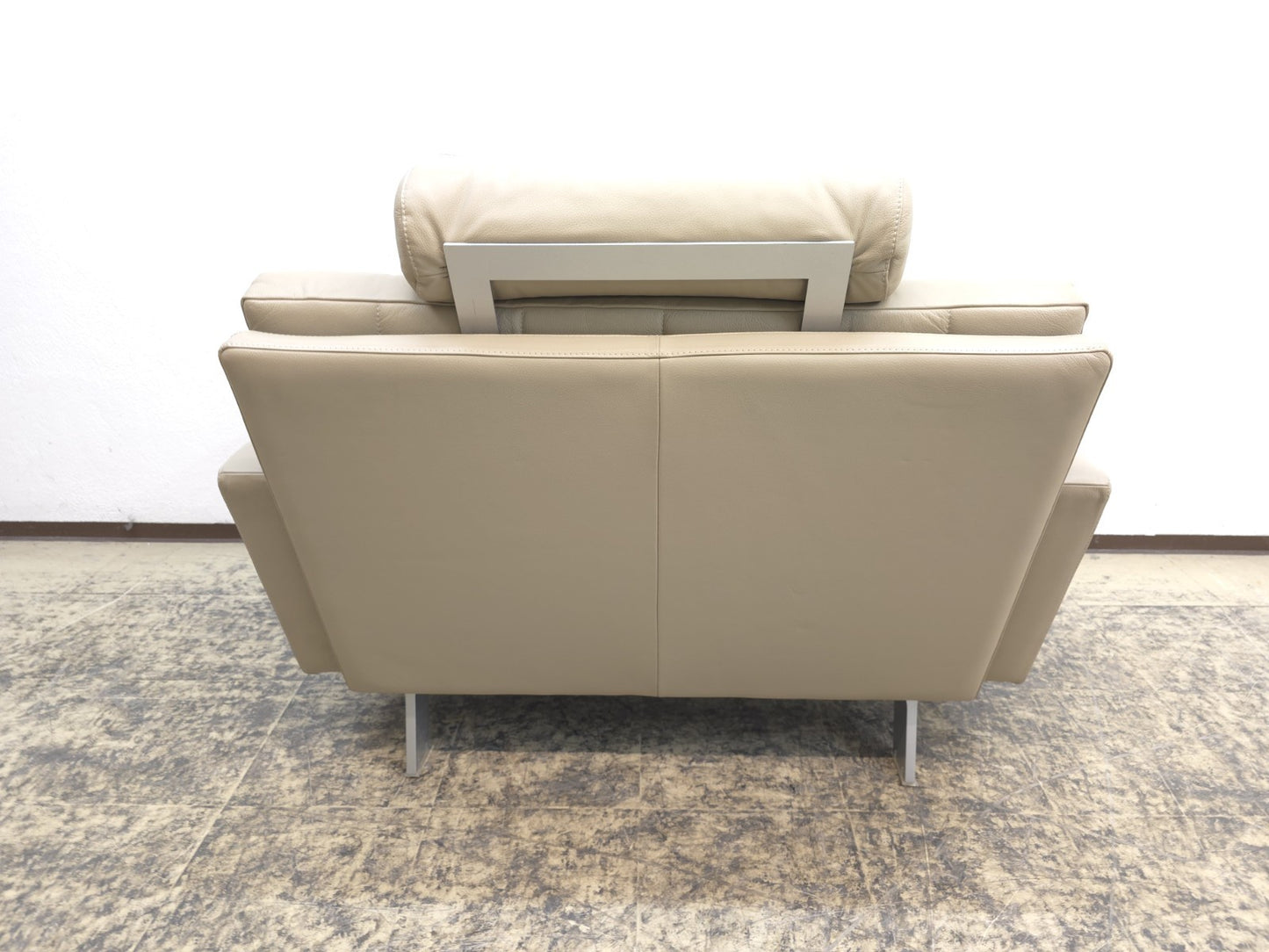 {{ product_title }} – {{ product_type }} von JS Furniture, Designer-Möbel gebraucht.