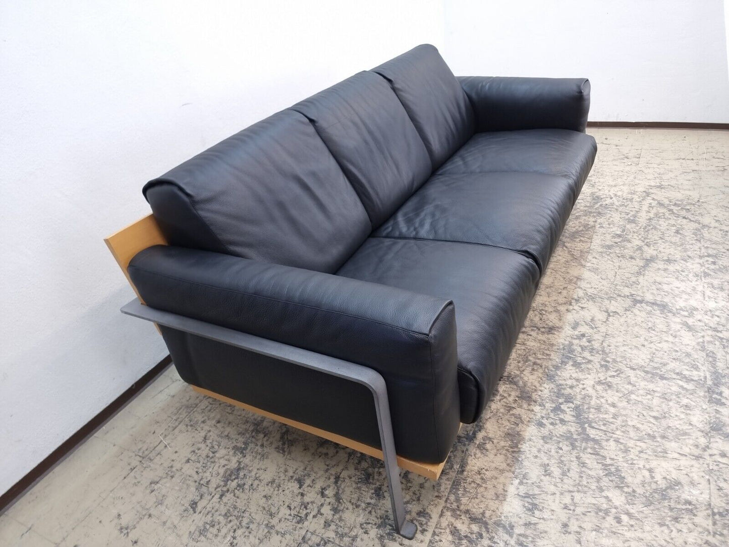 {{ product_title }} – {{ product_type }} von JS Furniture, Designer-Möbel gebraucht.