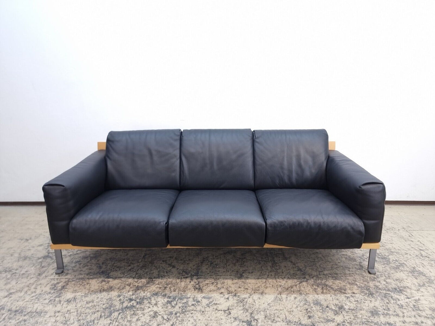 {{ product_title }} – {{ product_type }} von JS Furniture, Designer-Möbel gebraucht.