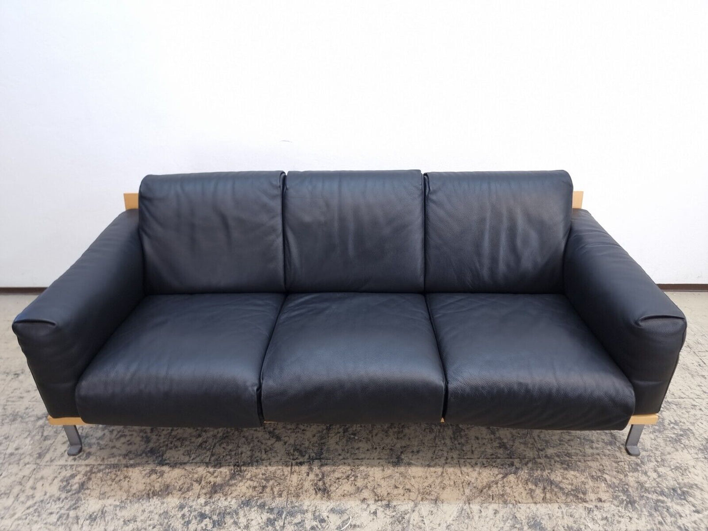 {{ product_title }} – {{ product_type }} von JS Furniture, Designer-Möbel gebraucht.
