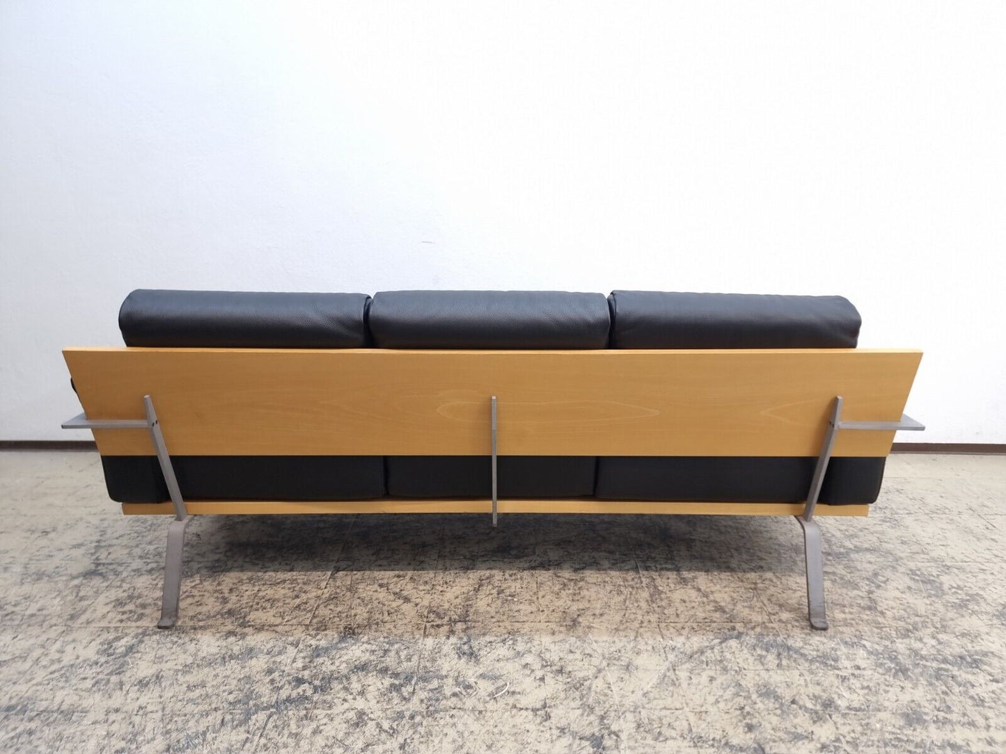 {{ product_title }} – {{ product_type }} von JS Furniture, Designer-Möbel gebraucht.