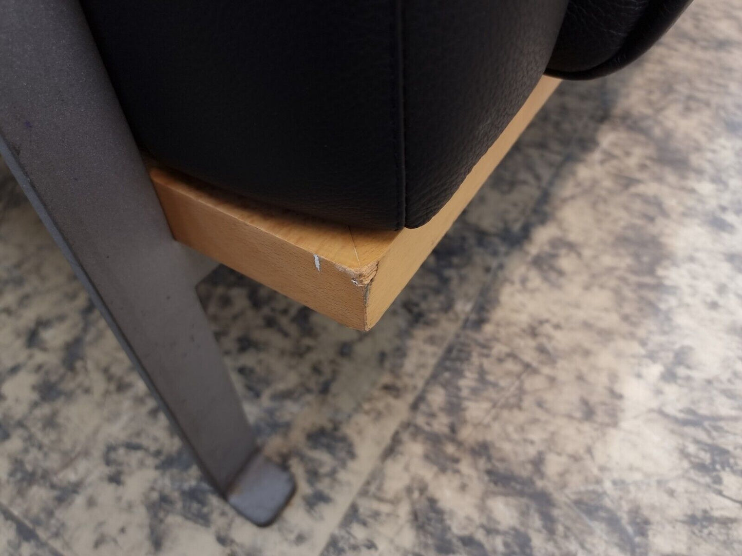 {{ product_title }} – {{ product_type }} von JS Furniture, Designer-Möbel gebraucht.