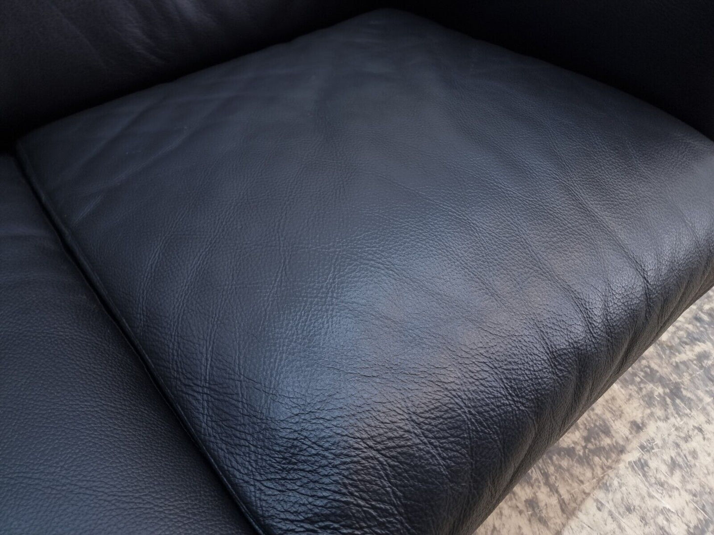 {{ product_title }} – {{ product_type }} von JS Furniture, Designer-Möbel gebraucht.