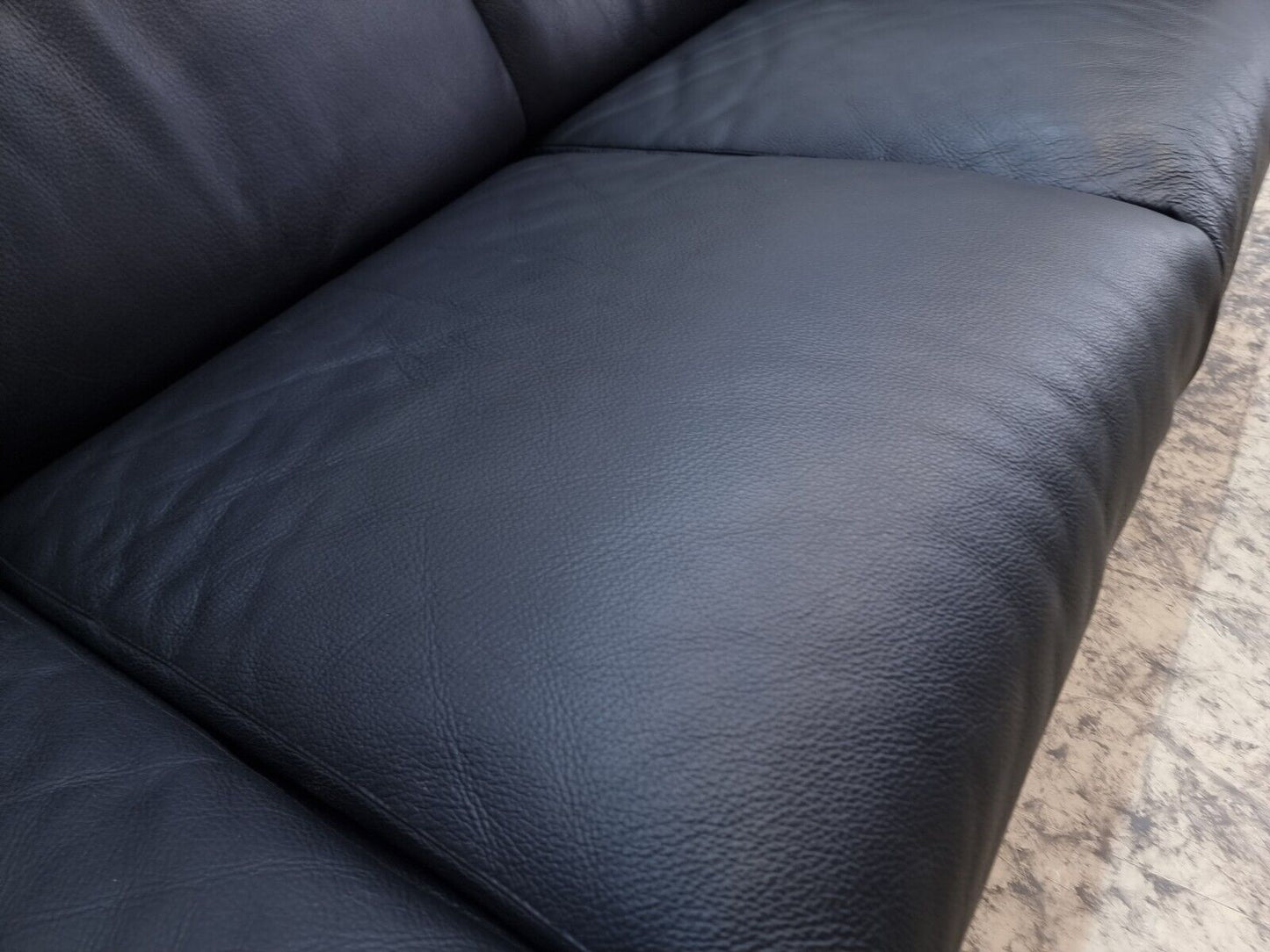 {{ product_title }} – {{ product_type }} von JS Furniture, Designer-Möbel gebraucht.