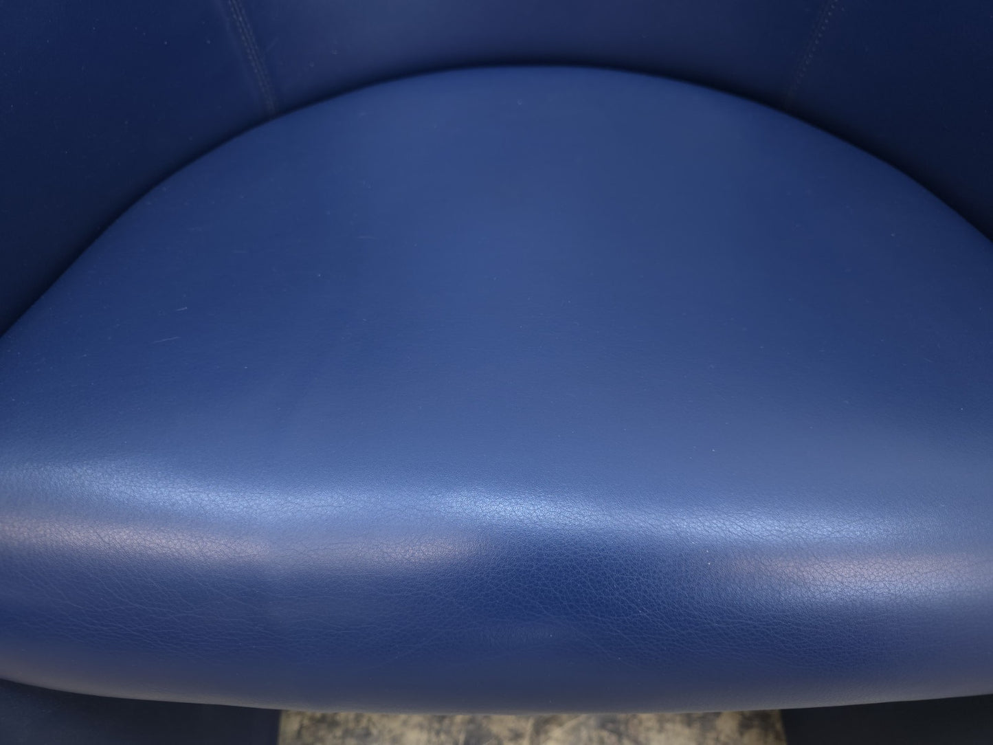 {{ product_title }} – {{ product_type }} von JS Furniture, Designer-Möbel gebraucht.