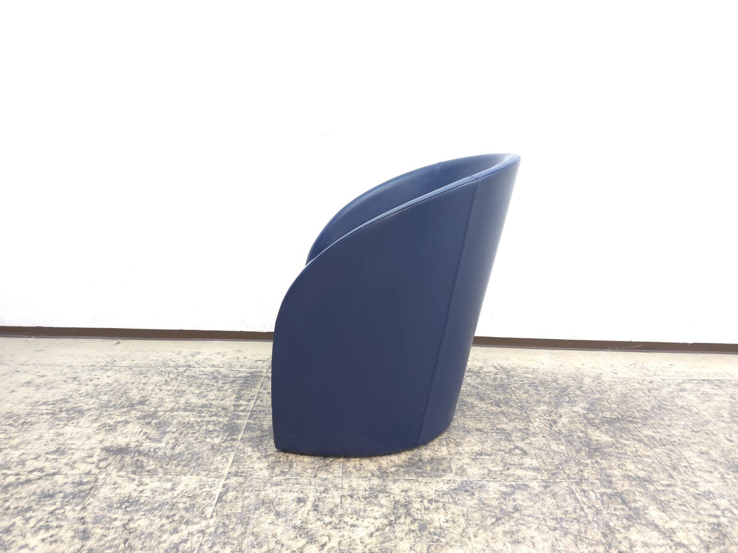 {{ product_title }} – {{ product_type }} von JS Furniture, Designer-Möbel gebraucht.