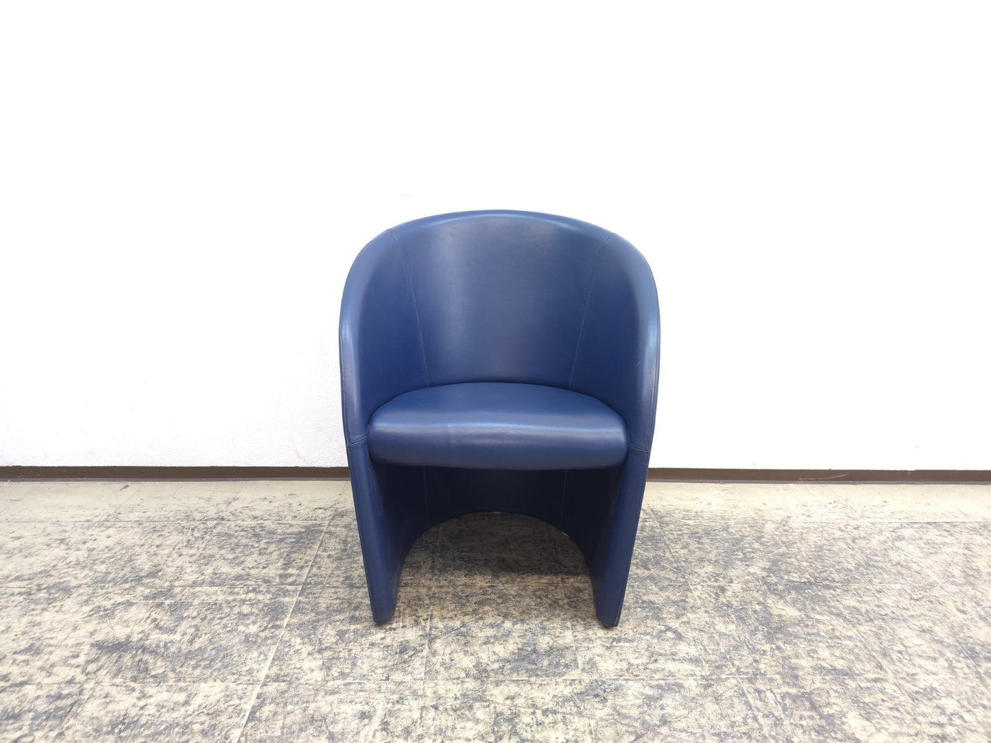 {{ product_title }} – {{ product_type }} von JS Furniture, Designer-Möbel gebraucht.