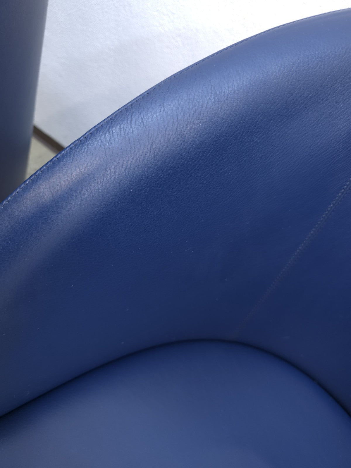 {{ product_title }} – {{ product_type }} von JS Furniture, Designer-Möbel gebraucht.