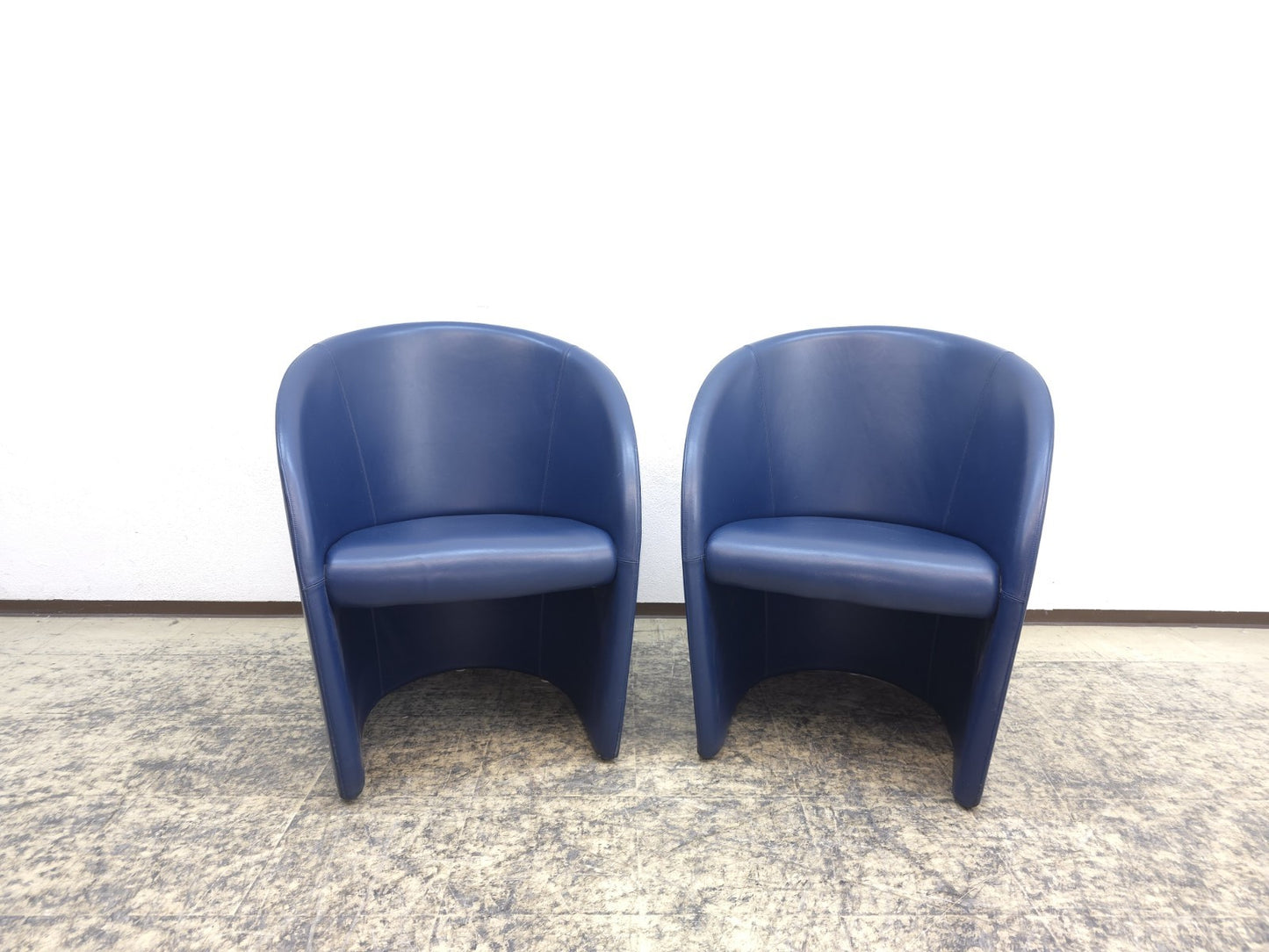 {{ product_title }} – {{ product_type }} von JS Furniture, Designer-Möbel gebraucht.