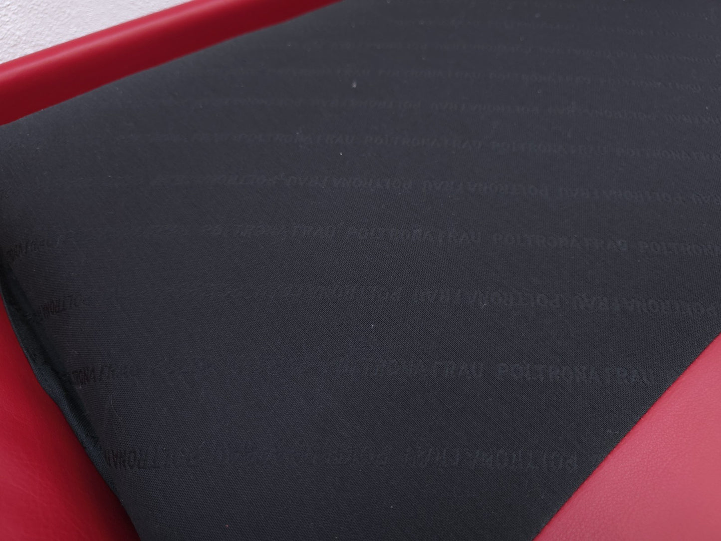 {{ product_title }} – {{ product_type }} von JS Furniture, Designer-Möbel gebraucht.