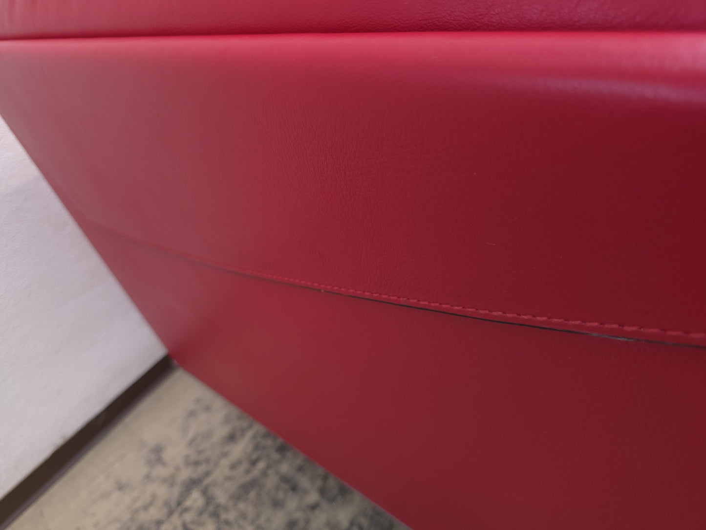 {{ product_title }} – {{ product_type }} von JS Furniture, Designer-Möbel gebraucht.