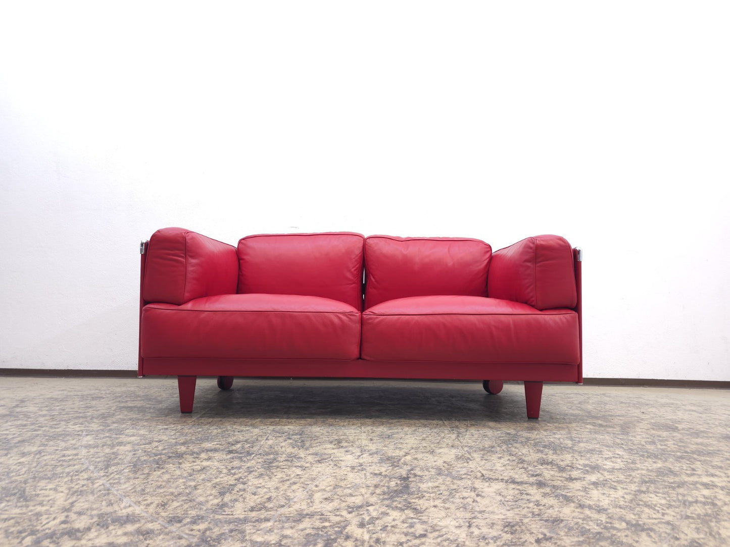 {{ product_title }} – {{ product_type }} von JS Furniture, Designer-Möbel gebraucht.