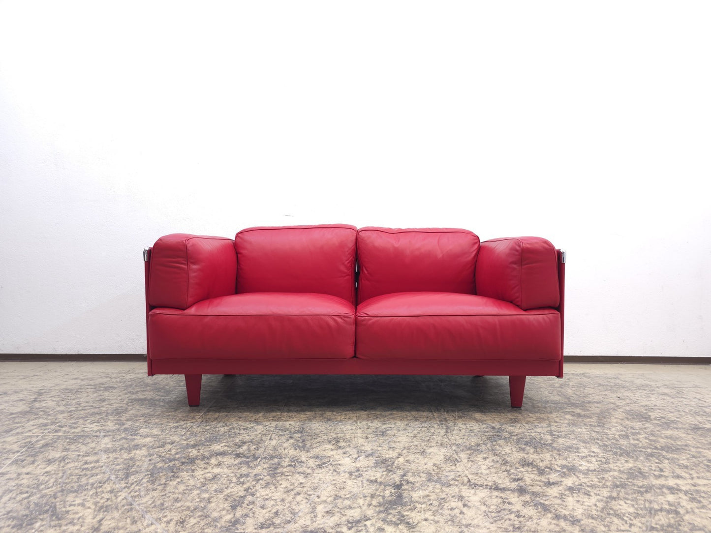 {{ product_title }} – {{ product_type }} von JS Furniture, Designer-Möbel gebraucht.