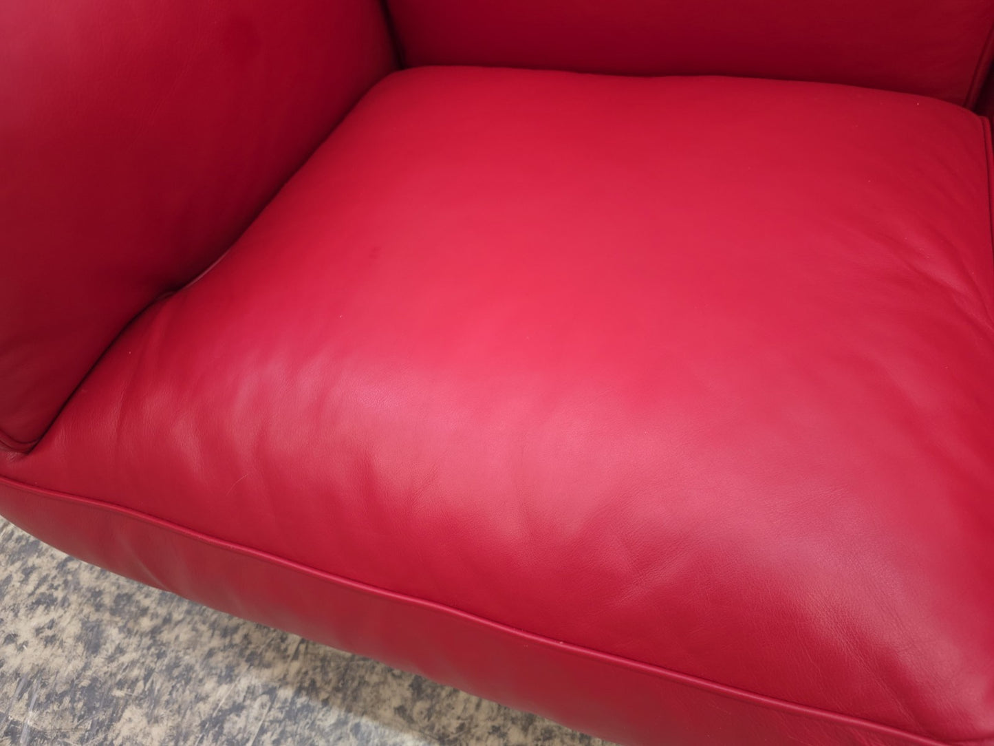 {{ product_title }} – {{ product_type }} von JS Furniture, Designer-Möbel gebraucht.