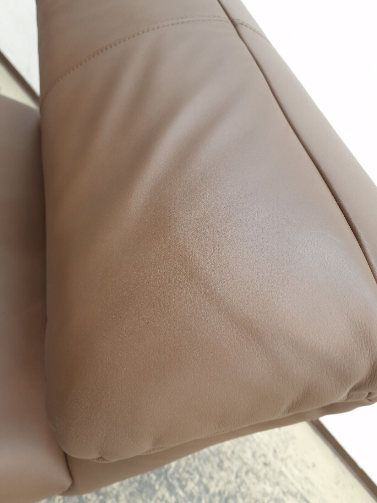 {{ product_title }} – {{ product_type }} von JS Furniture, Designer-Möbel gebraucht.