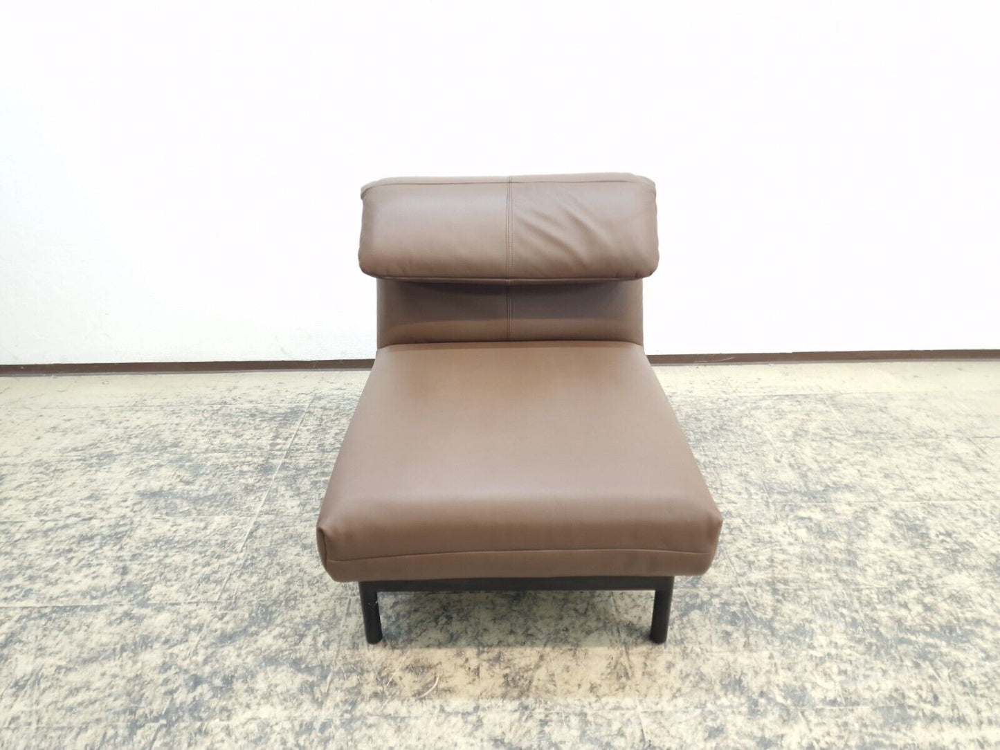 {{ product_title }} – {{ product_type }} von JS Furniture, Designer-Möbel gebraucht.
