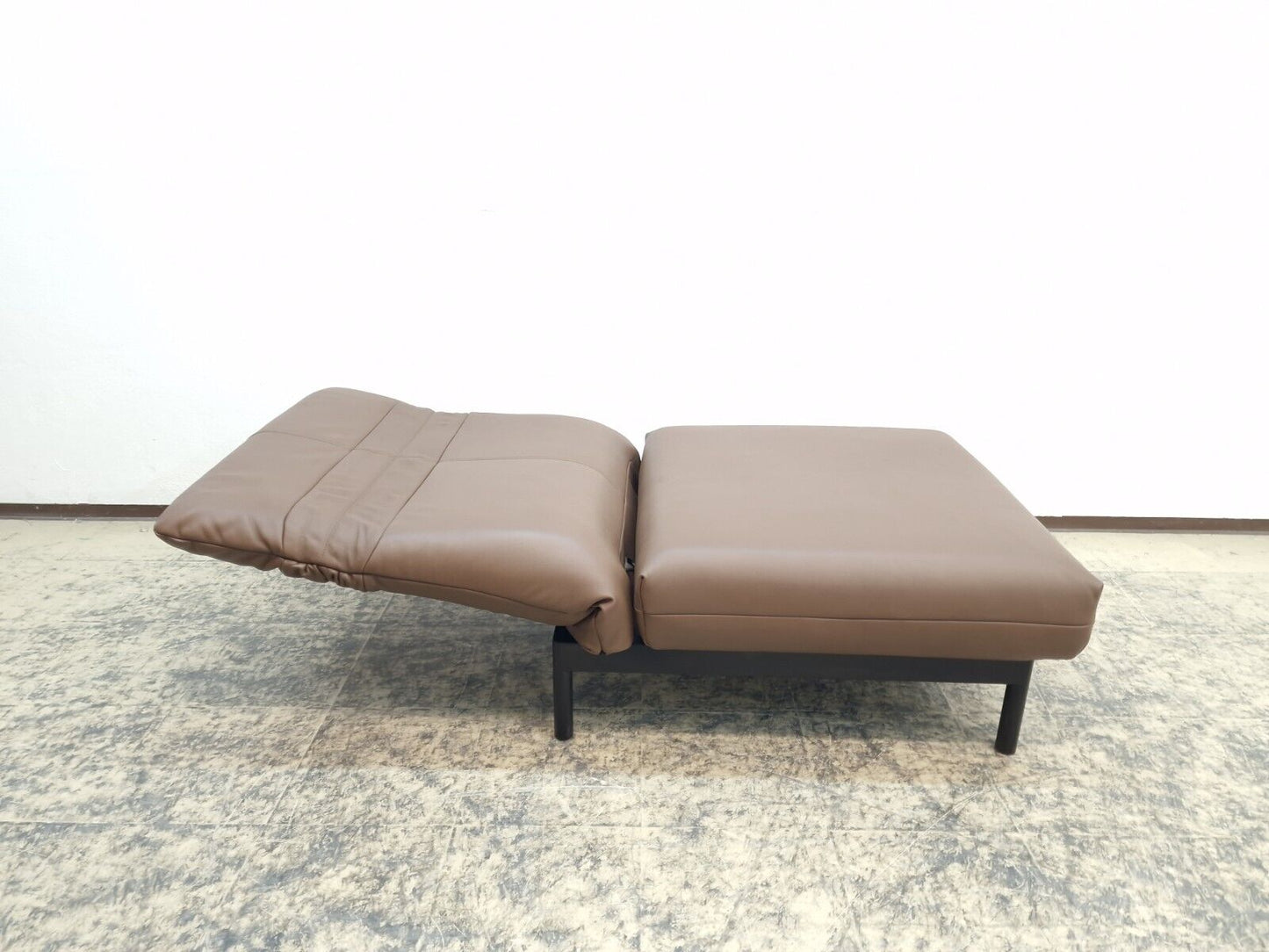 {{ product_title }} – {{ product_type }} von JS Furniture, Designer-Möbel gebraucht.