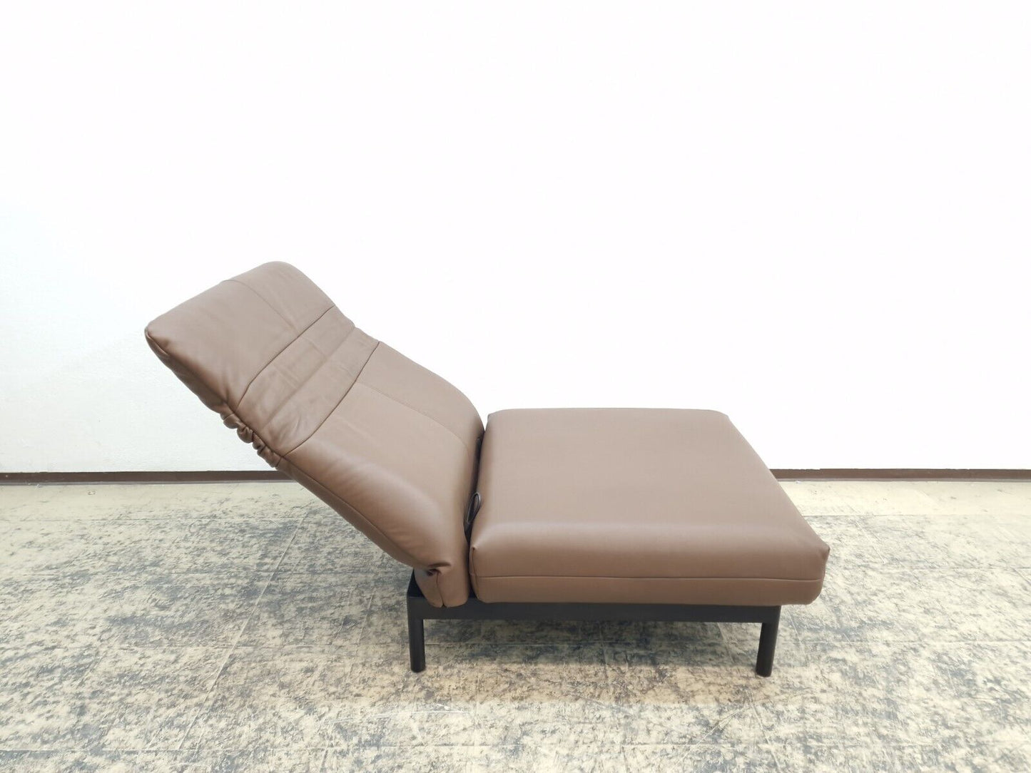 {{ product_title }} – {{ product_type }} von JS Furniture, Designer-Möbel gebraucht.