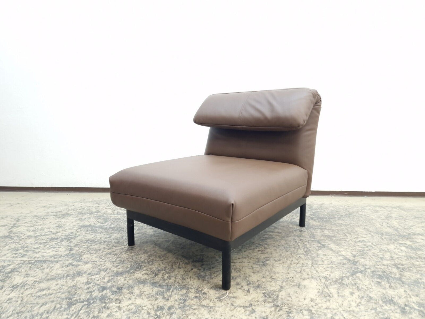 {{ product_title }} – {{ product_type }} von JS Furniture, Designer-Möbel gebraucht.