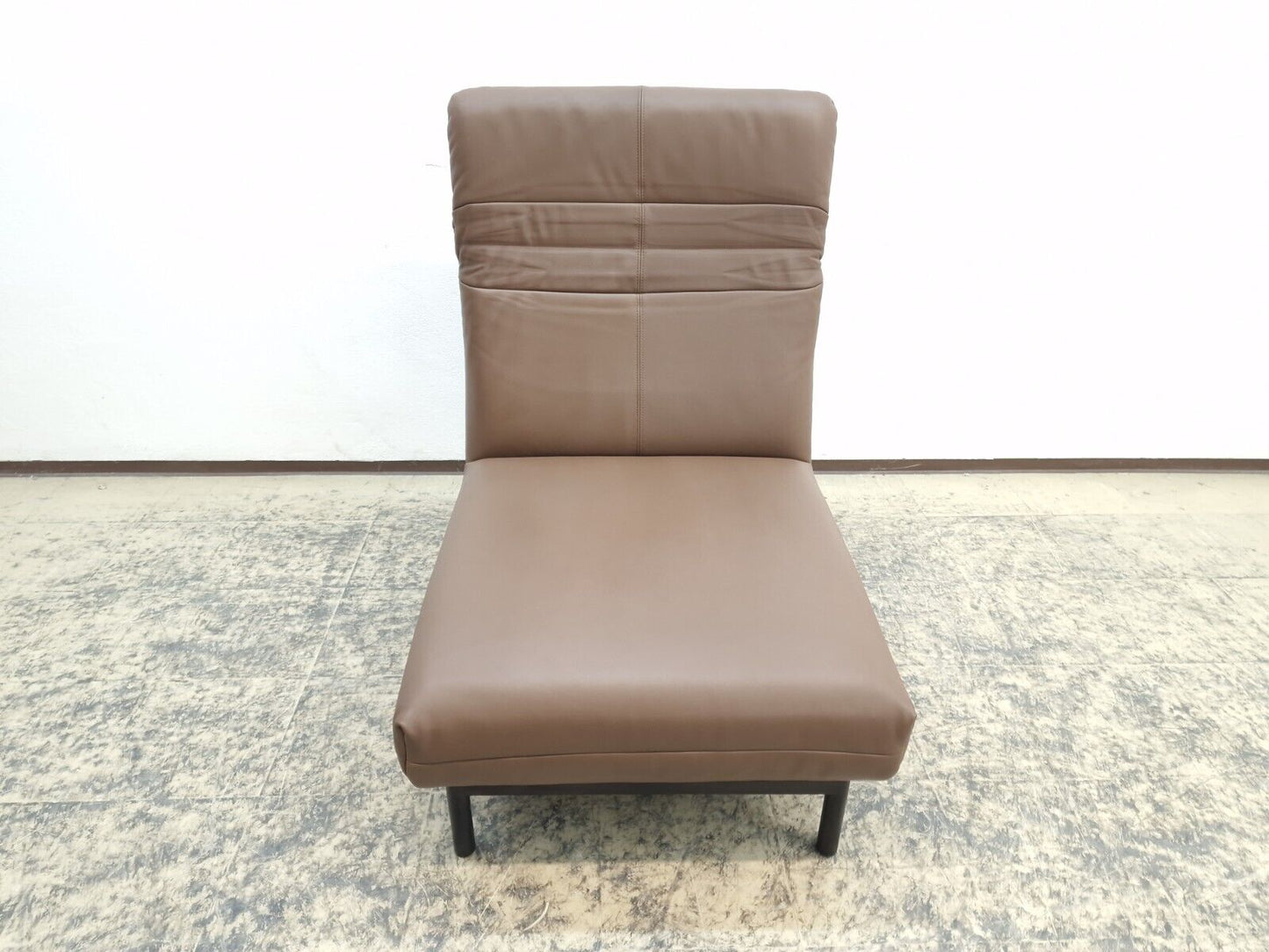 {{ product_title }} – {{ product_type }} von JS Furniture, Designer-Möbel gebraucht.