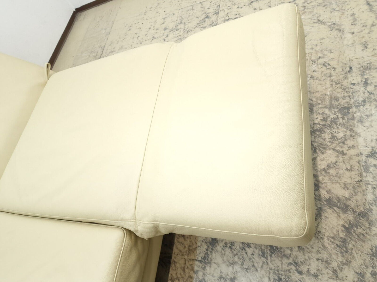 {{ product_title }} – {{ product_type }} von JS Furniture, Designer-Möbel gebraucht.