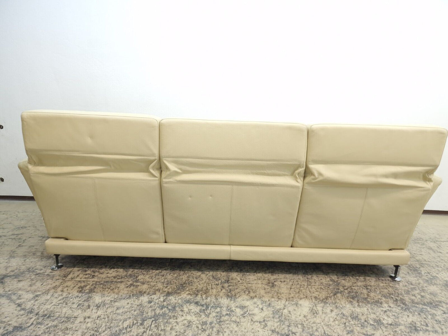 {{ product_title }} – {{ product_type }} von JS Furniture, Designer-Möbel gebraucht.