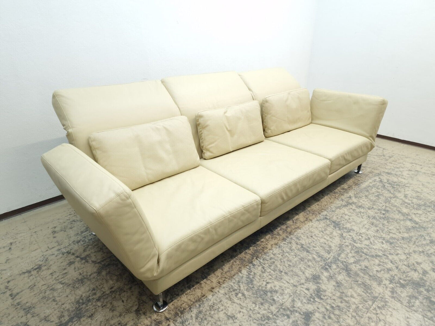 {{ product_title }} – {{ product_type }} von JS Furniture, Designer-Möbel gebraucht.