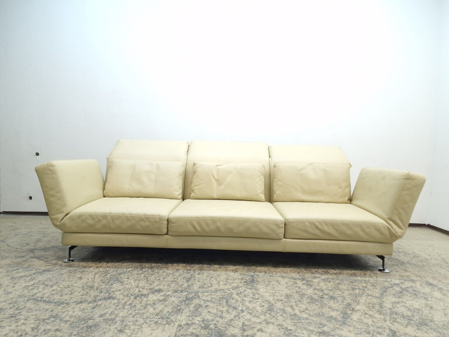 {{ product_title }} – {{ product_type }} von JS Furniture, Designer-Möbel gebraucht.