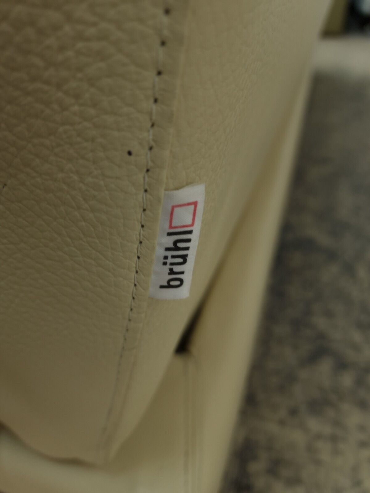 {{ product_title }} – {{ product_type }} von JS Furniture, Designer-Möbel gebraucht.