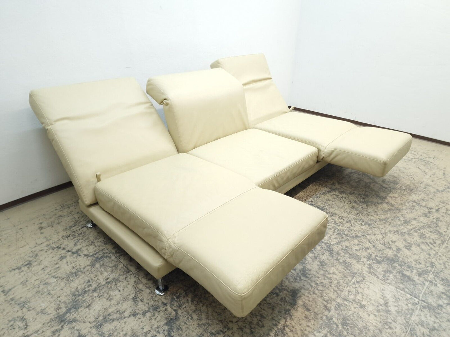 {{ product_title }} – {{ product_type }} von JS Furniture, Designer-Möbel gebraucht.