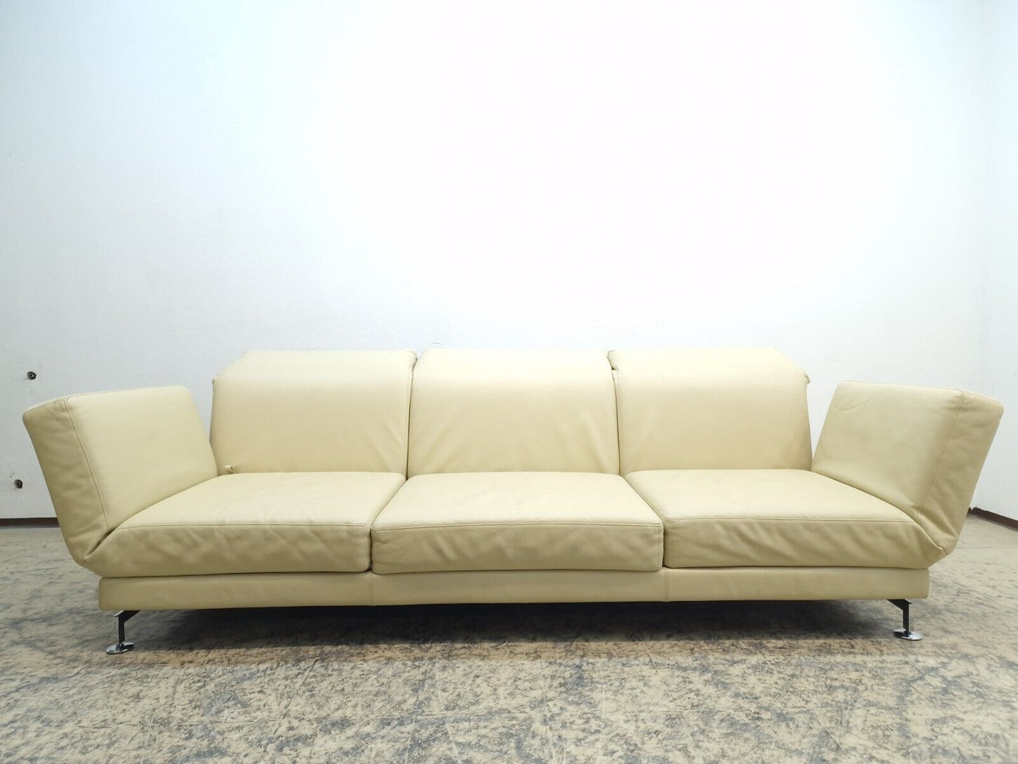 {{ product_title }} – {{ product_type }} von JS Furniture, Designer-Möbel gebraucht.