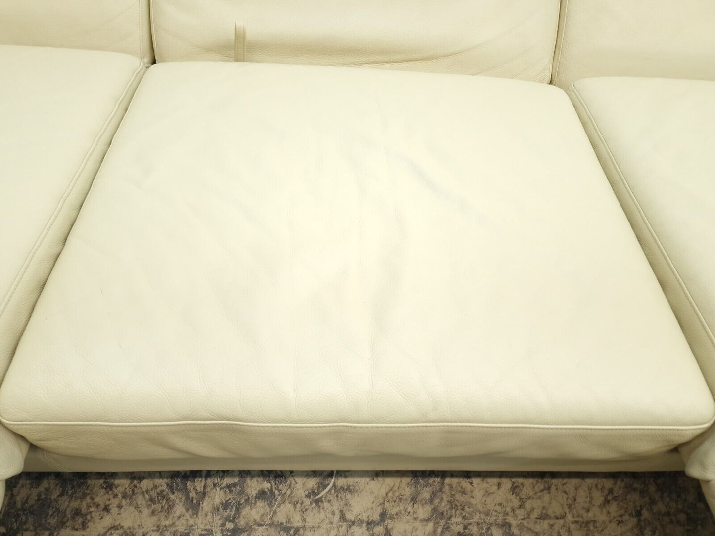{{ product_title }} – {{ product_type }} von JS Furniture, Designer-Möbel gebraucht.
