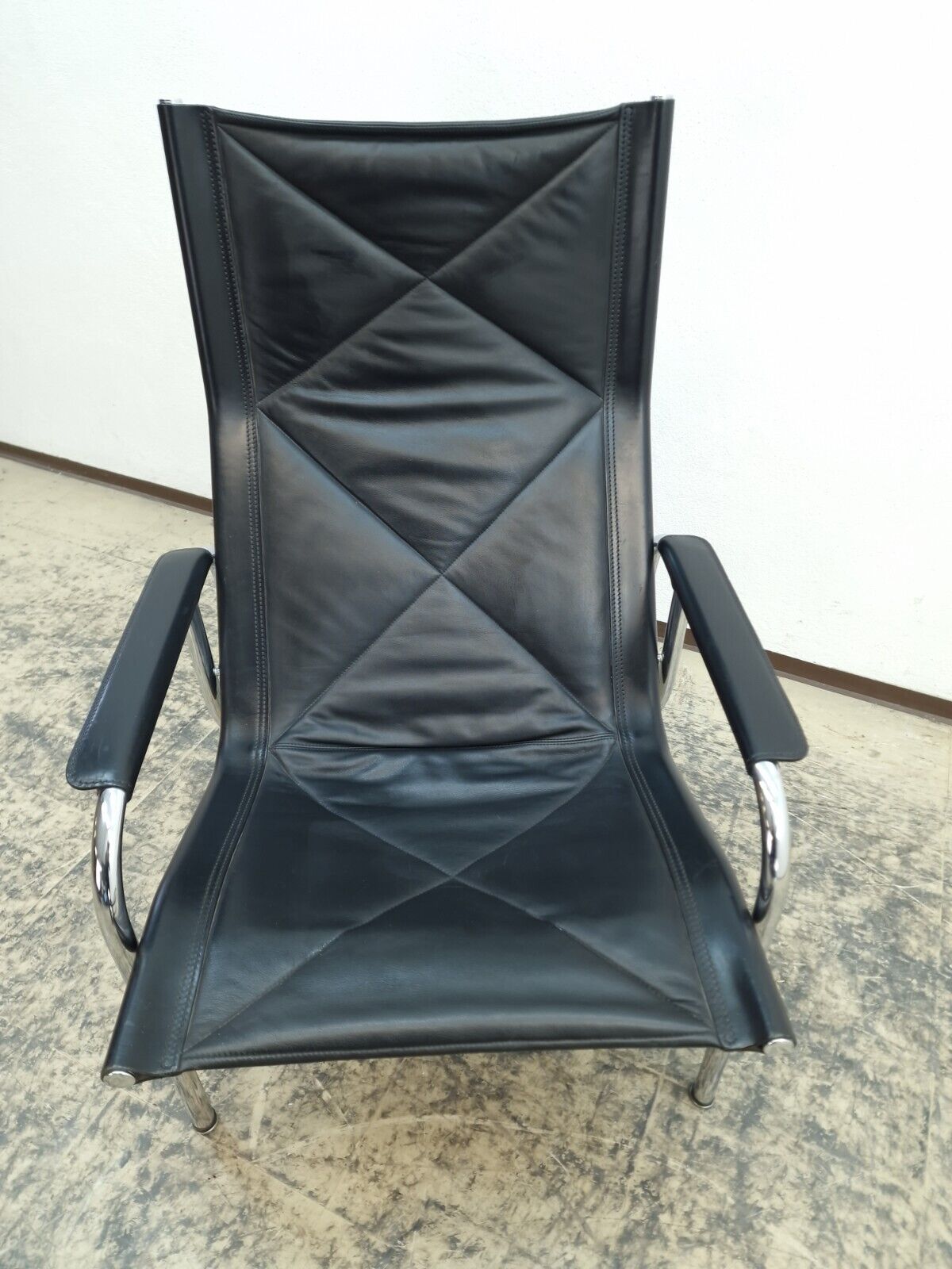 {{ product_title }} – {{ product_type }} von JS Furniture, Designer-Möbel gebraucht.