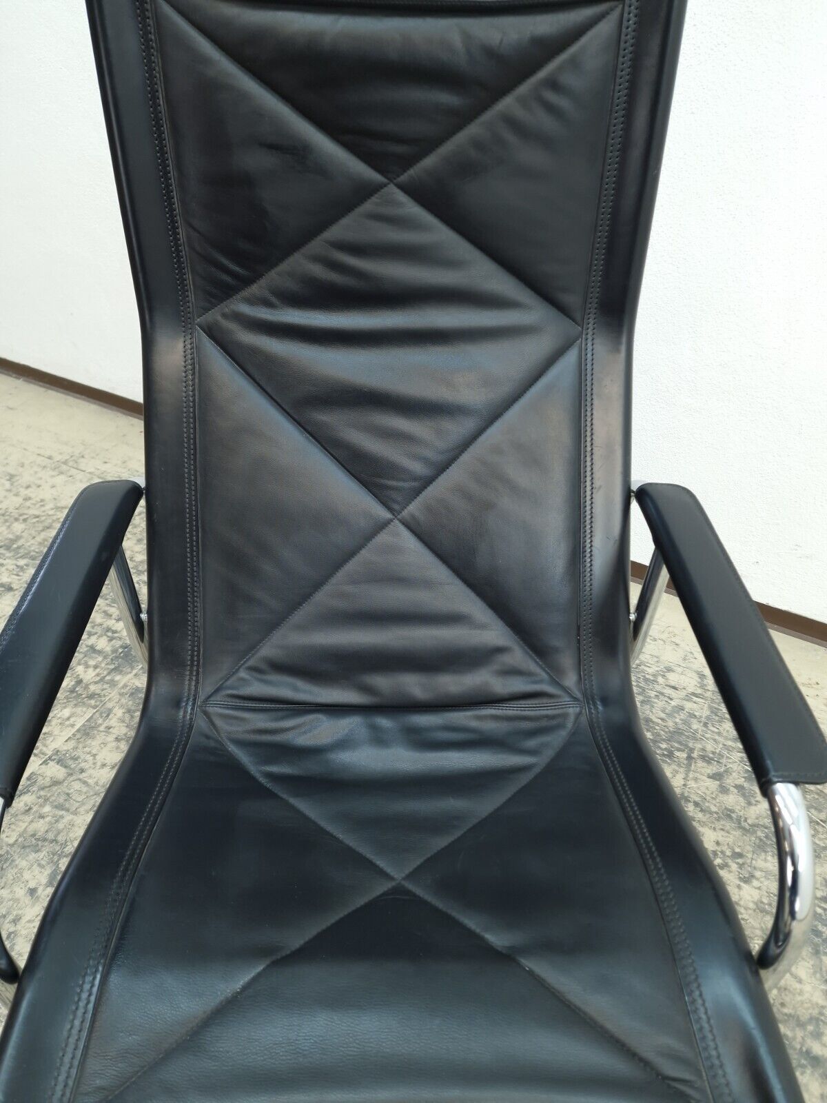 {{ product_title }} – {{ product_type }} von JS Furniture, Designer-Möbel gebraucht.