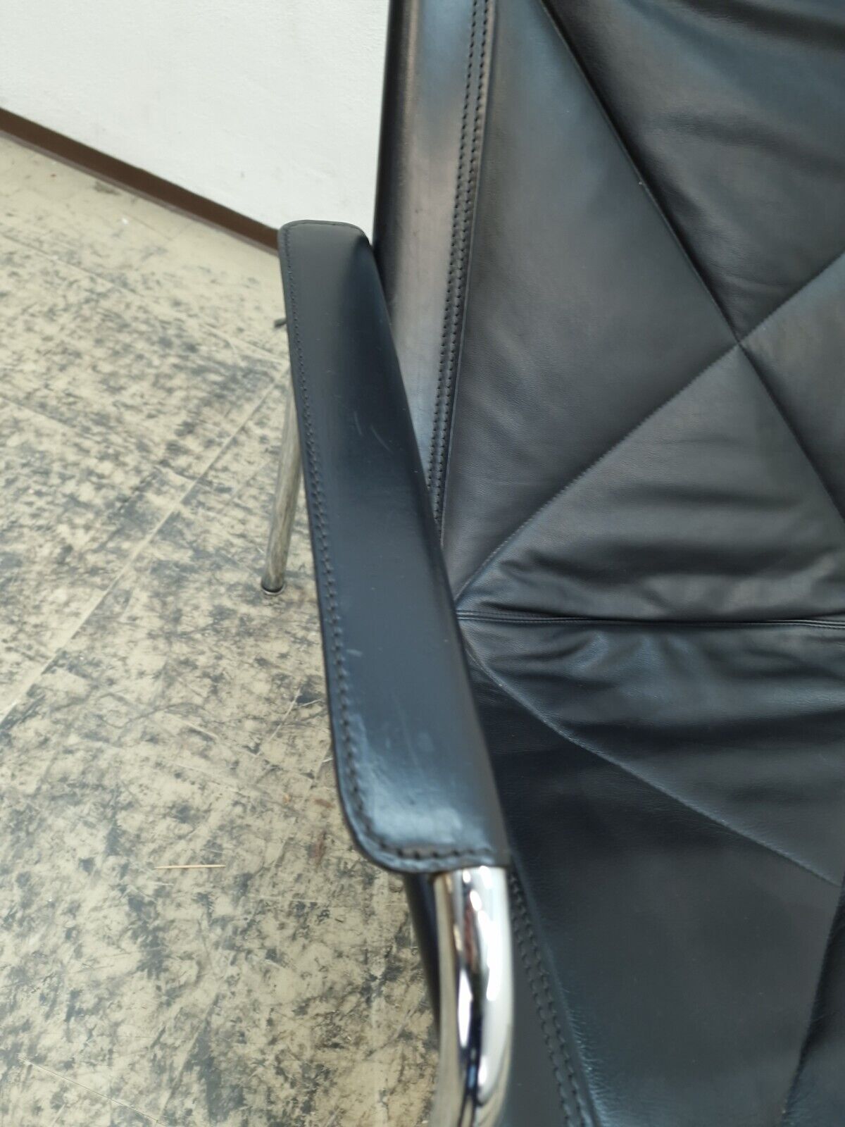 {{ product_title }} – {{ product_type }} von JS Furniture, Designer-Möbel gebraucht.