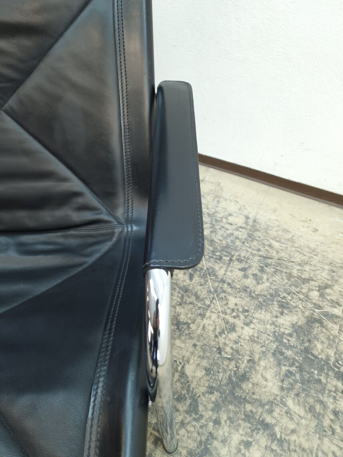 {{ product_title }} – {{ product_type }} von JS Furniture, Designer-Möbel gebraucht.