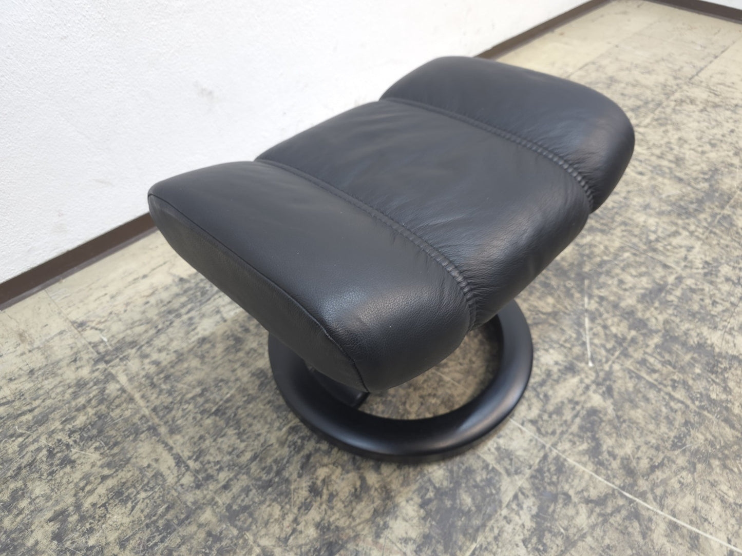 {{ product_title }} – {{ product_type }} von JS Furniture, Designer-Möbel gebraucht.