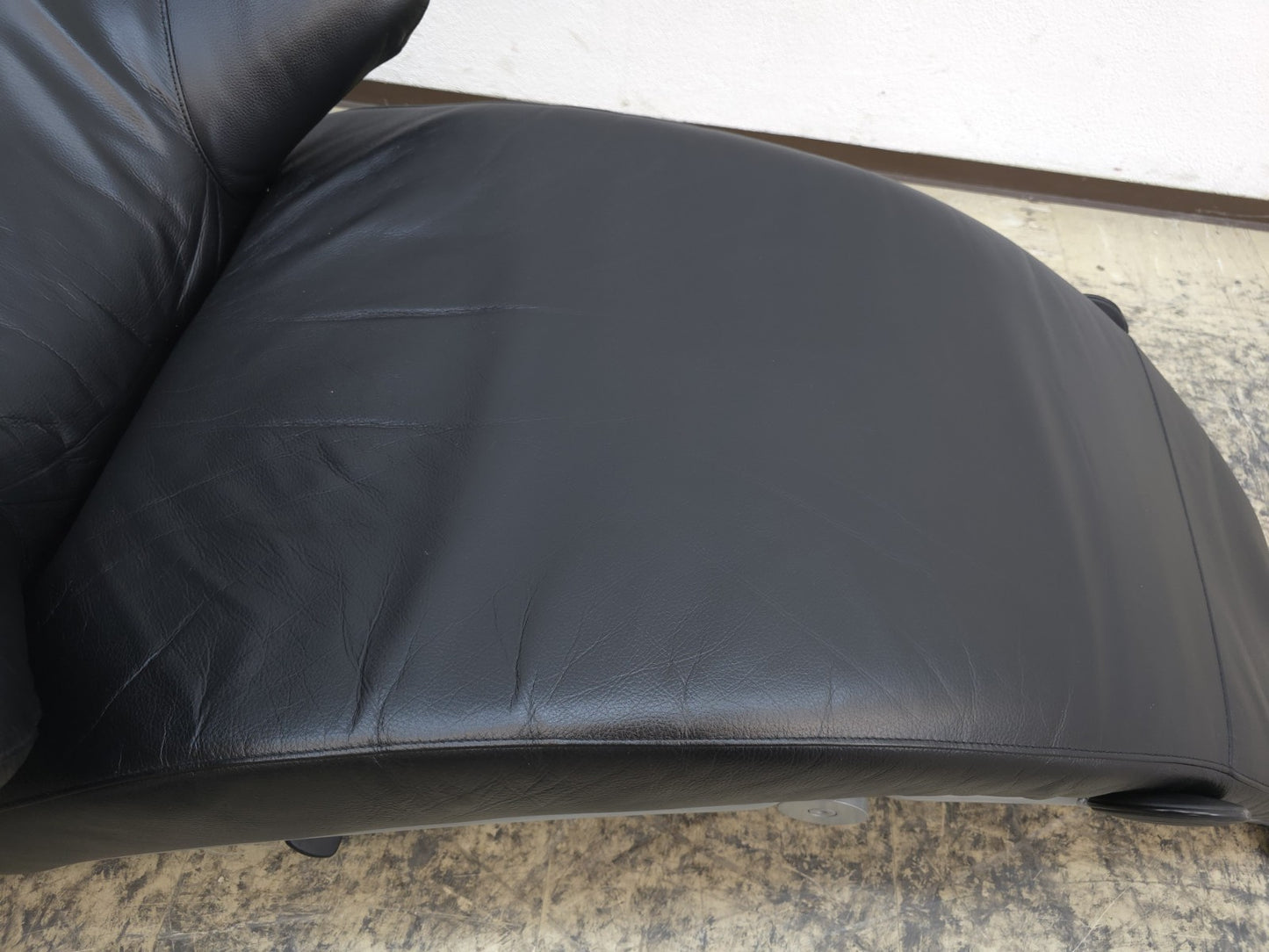 {{ product_title }} – {{ product_type }} von JS Furniture, Designer-Möbel gebraucht.