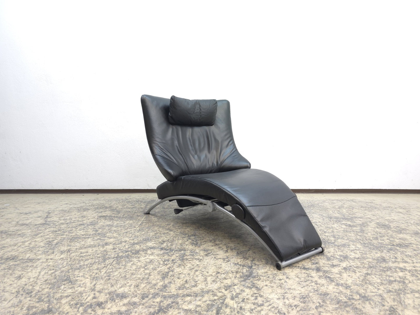 {{ product_title }} – {{ product_type }} von JS Furniture, Designer-Möbel gebraucht.
