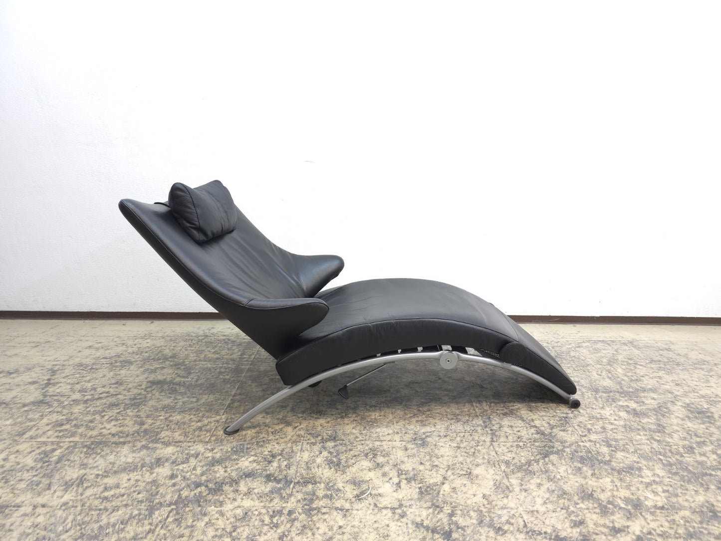 {{ product_title }} – {{ product_type }} von JS Furniture, Designer-Möbel gebraucht.