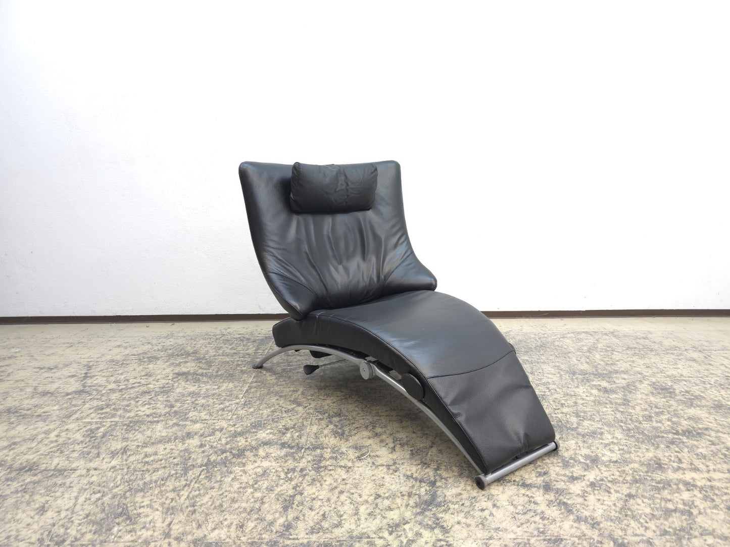{{ product_title }} – {{ product_type }} von JS Furniture, Designer-Möbel gebraucht.