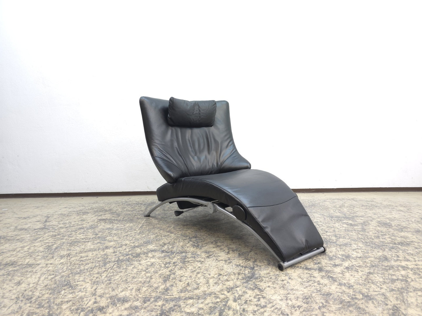 {{ product_title }} – {{ product_type }} von JS Furniture, Designer-Möbel gebraucht.