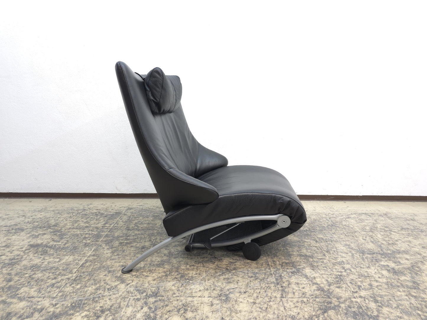 {{ product_title }} – {{ product_type }} von JS Furniture, Designer-Möbel gebraucht.