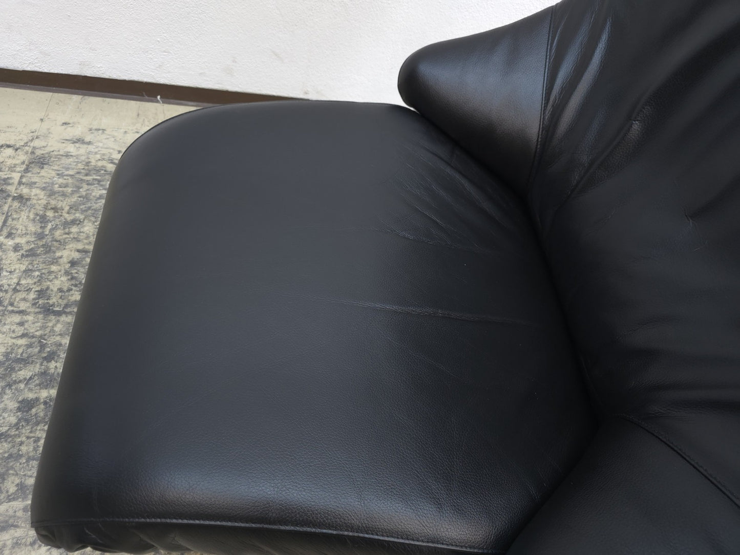 {{ product_title }} – {{ product_type }} von JS Furniture, Designer-Möbel gebraucht.