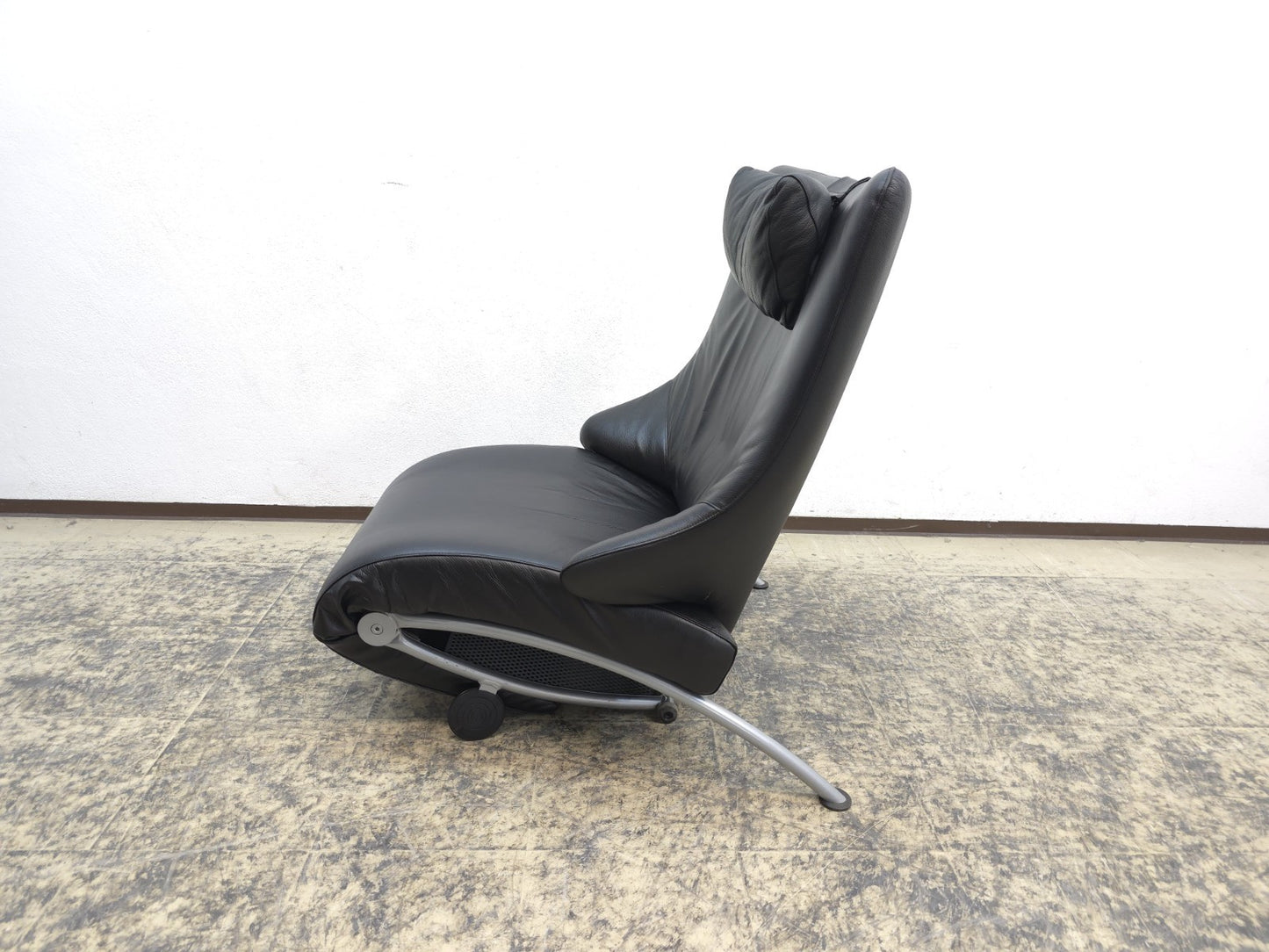 {{ product_title }} – {{ product_type }} von JS Furniture, Designer-Möbel gebraucht.