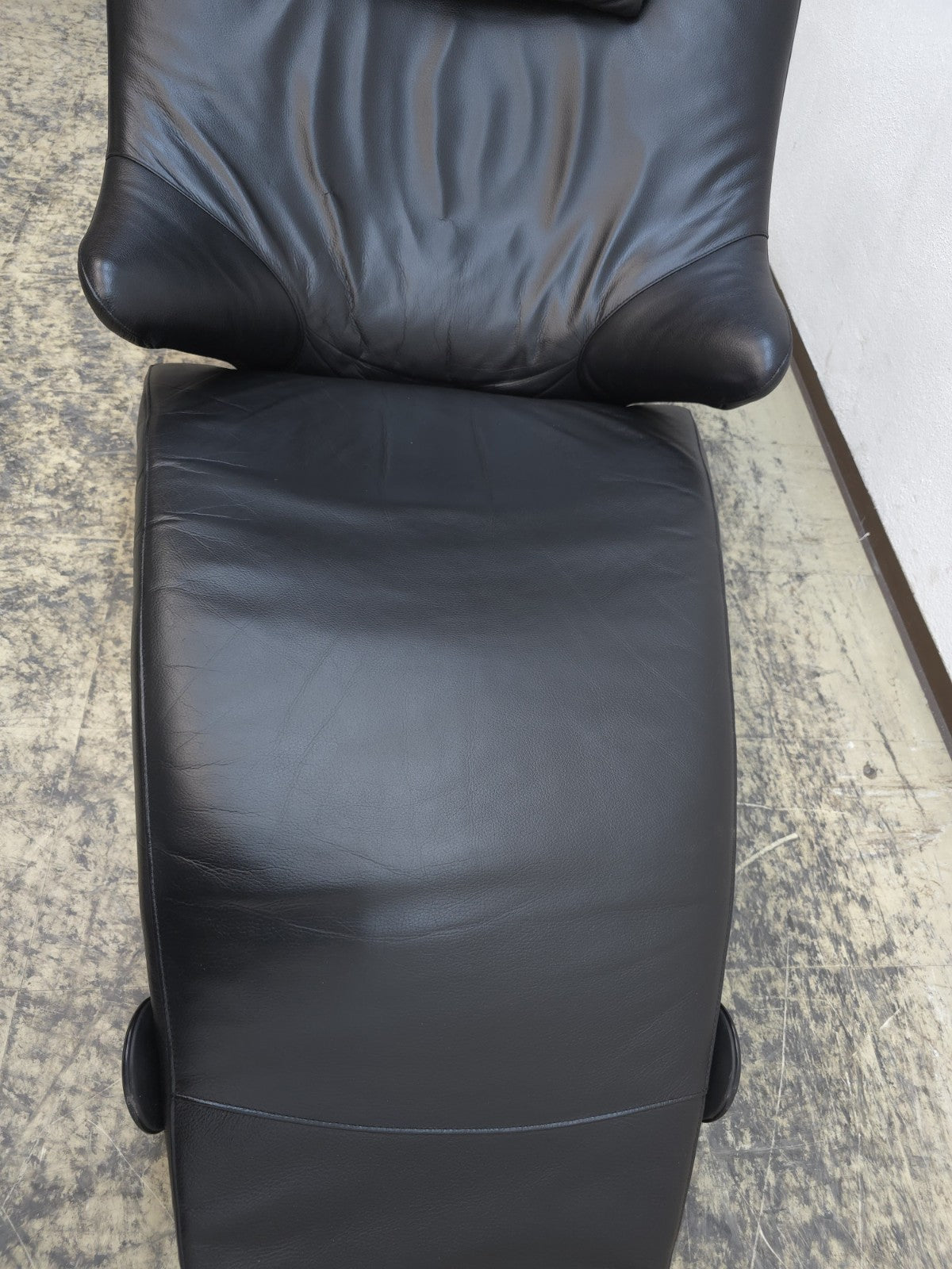 {{ product_title }} – {{ product_type }} von JS Furniture, Designer-Möbel gebraucht.