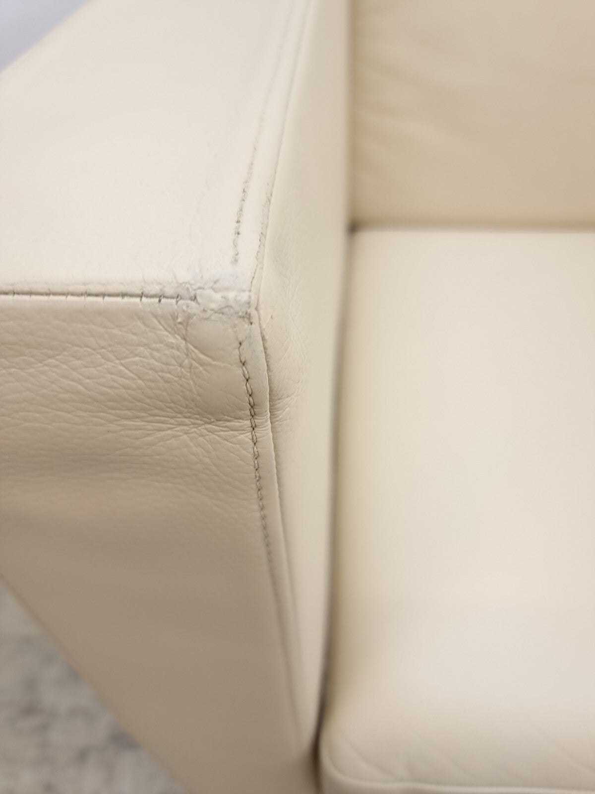 {{ product_title }} – {{ product_type }} von JS Furniture, Designer-Möbel gebraucht.